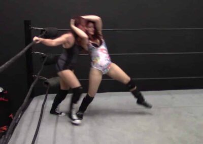 Betty Battles vs Diana Taylor - Hairpulling Pro Wrestling!