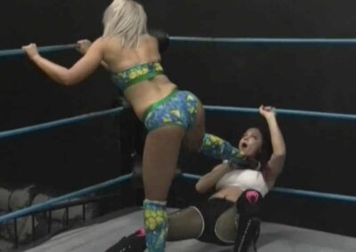 Ray Lyn vs Sarah Brooke - Women's Pro Wrestling!